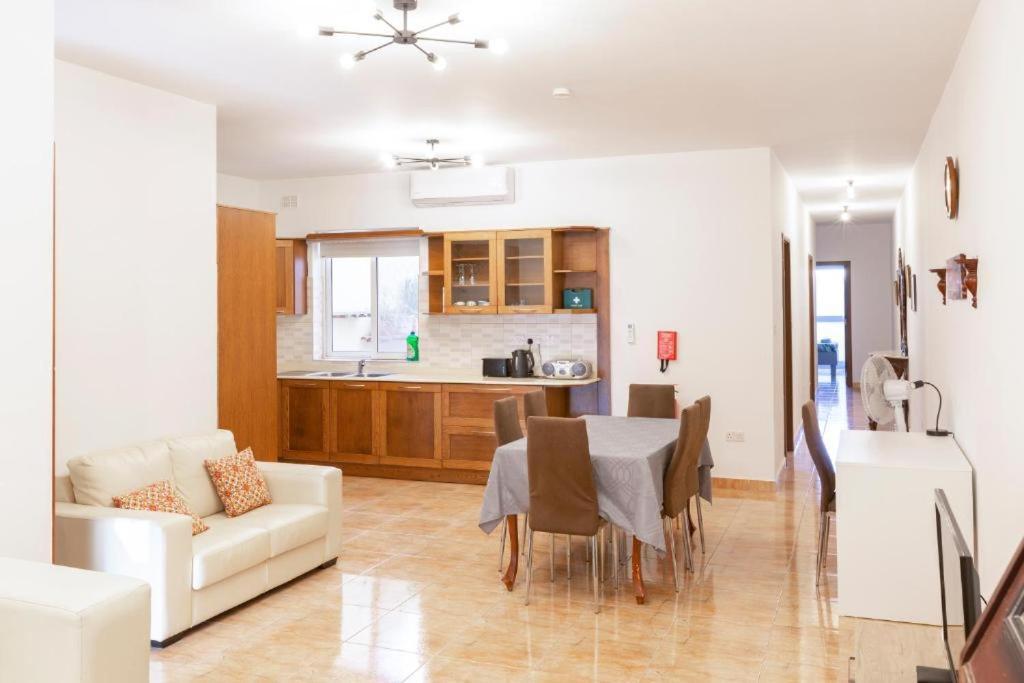 Gudja - Lovely 3 Bedroom Unit With Own Private Entrance Екстер'єр фото